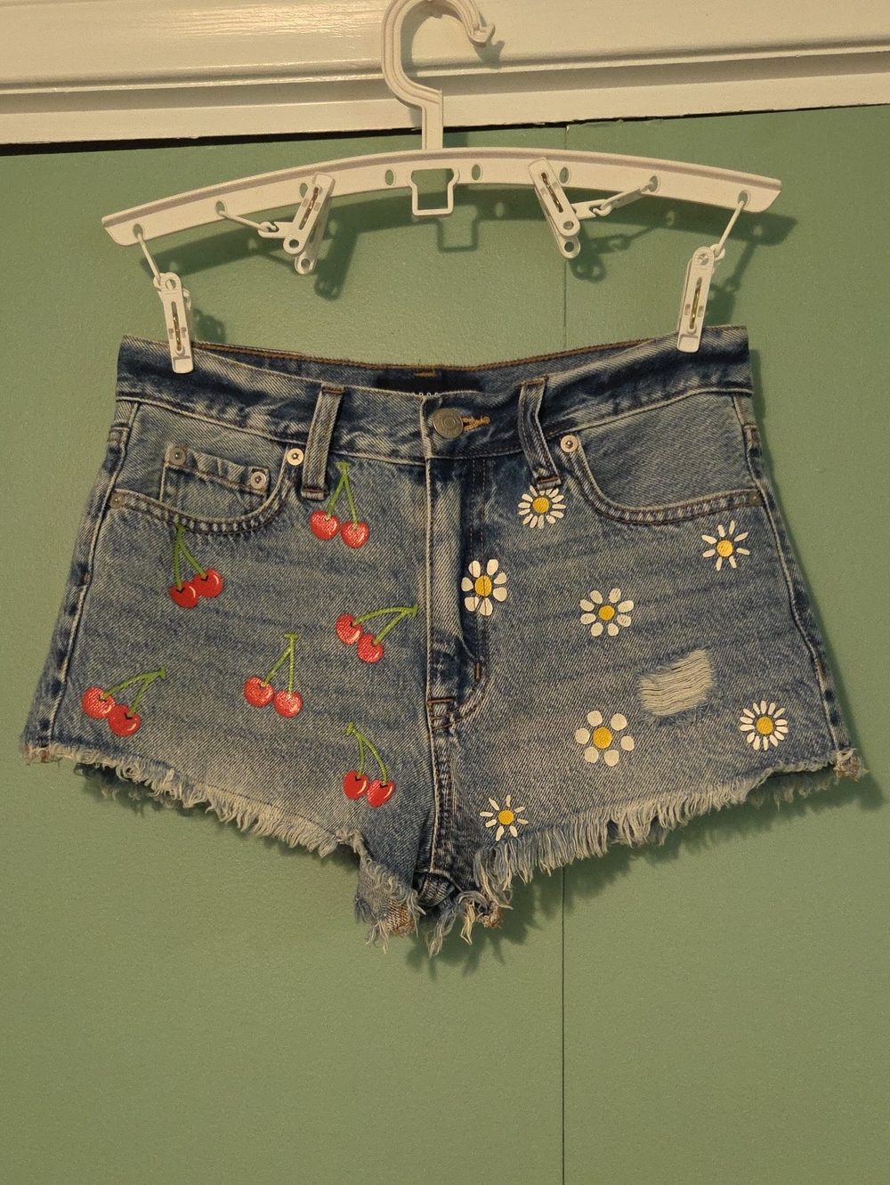 Aeropostale Vintage High Rise Shorty cherry Daisy Denim Shorts Size 2